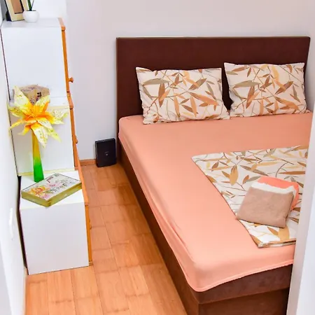 Golden Apartment *