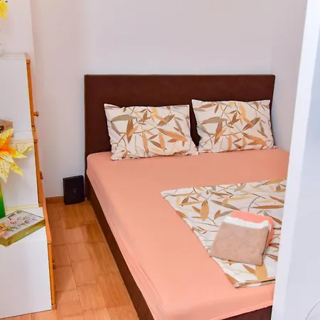 Golden Apartment *